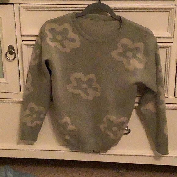 I’m selling a green sweater with cream colored flowers on it!! - Picture 1 of 1